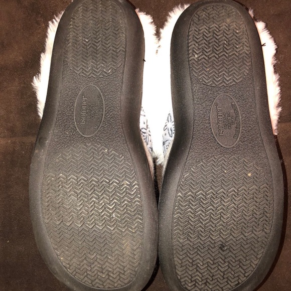 Isotoner-Faux Fur Slipper Women’s size 7.5-8 - Picture 4 of 5